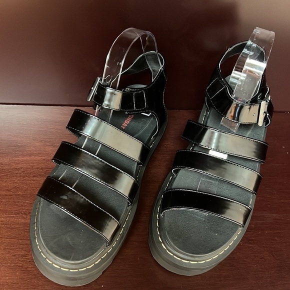 UNIONBAY Dulce Black Patent Leather Chunky Strappy Platform Sandal - Picture 5 of 10